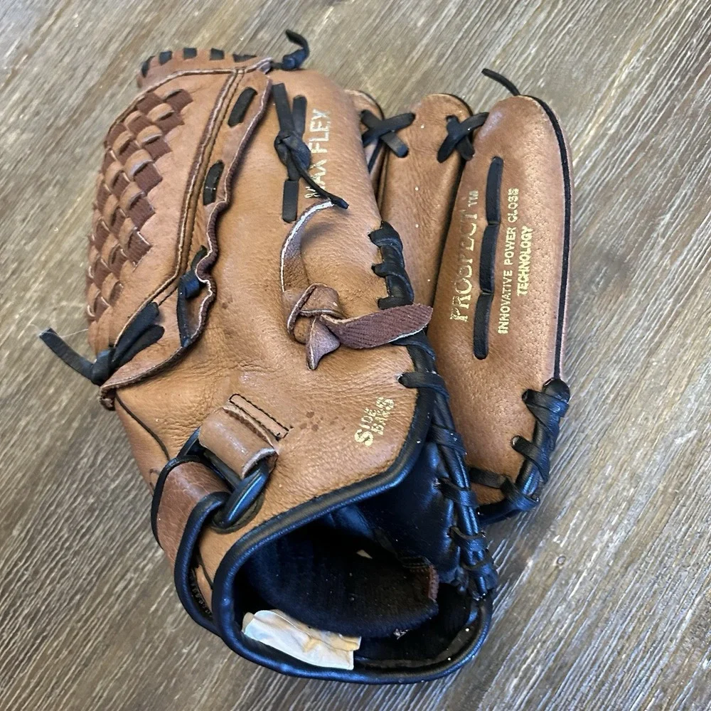 Mizuno Prospect PowerClose Youth Baseball Glove 11.5